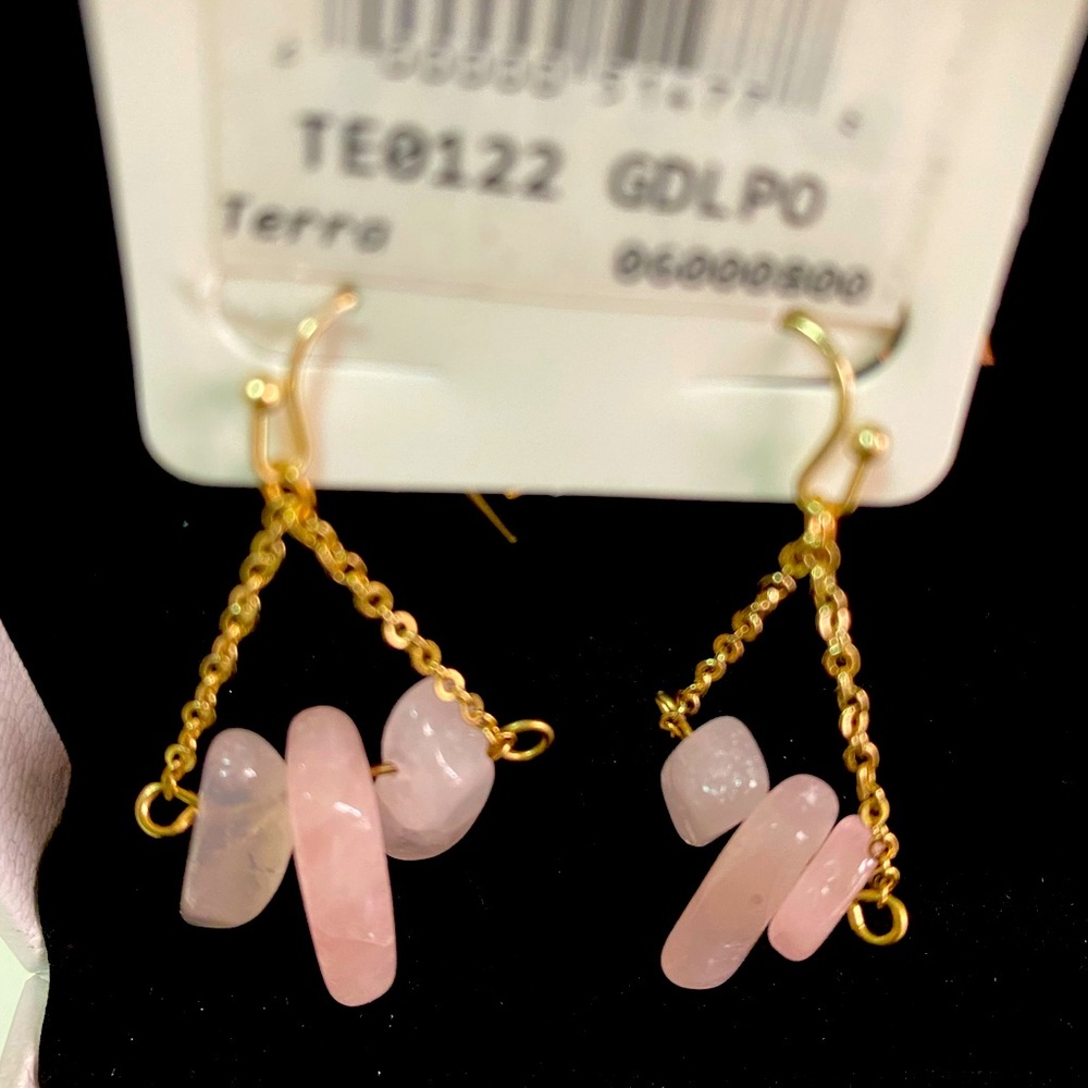 ‼️5/$20‼️  Rose quartz on goldtone small dangle earrings